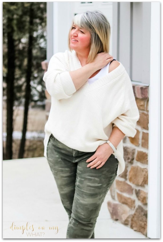 Camo pants on a curvy woman || Fashion for curvy women || Spring color trend, olive green || Plus sized fashion || Fashion for women over 50
