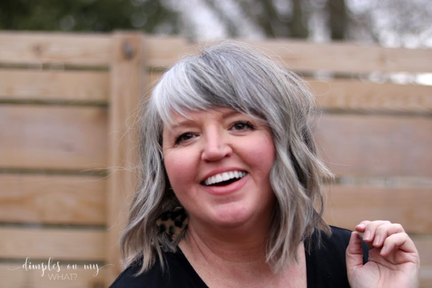 How to Grow Out Your Gray Hair without Loosing Your Mind || Tips for making it through the hard days of growing out your gray || #grayhair #transitiontograyhair