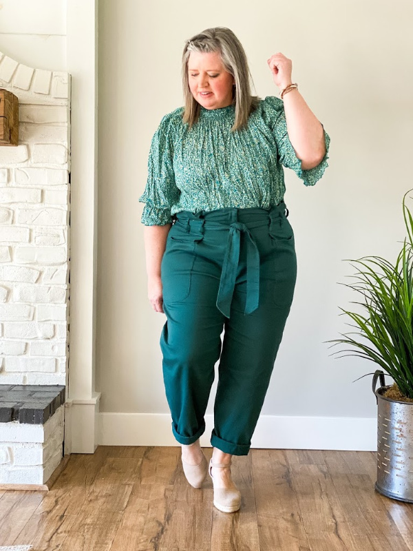 How to style high-waisted pants  ||  plus size fashion  ||  full figure fashion  ||  eloquii high-waisted pants