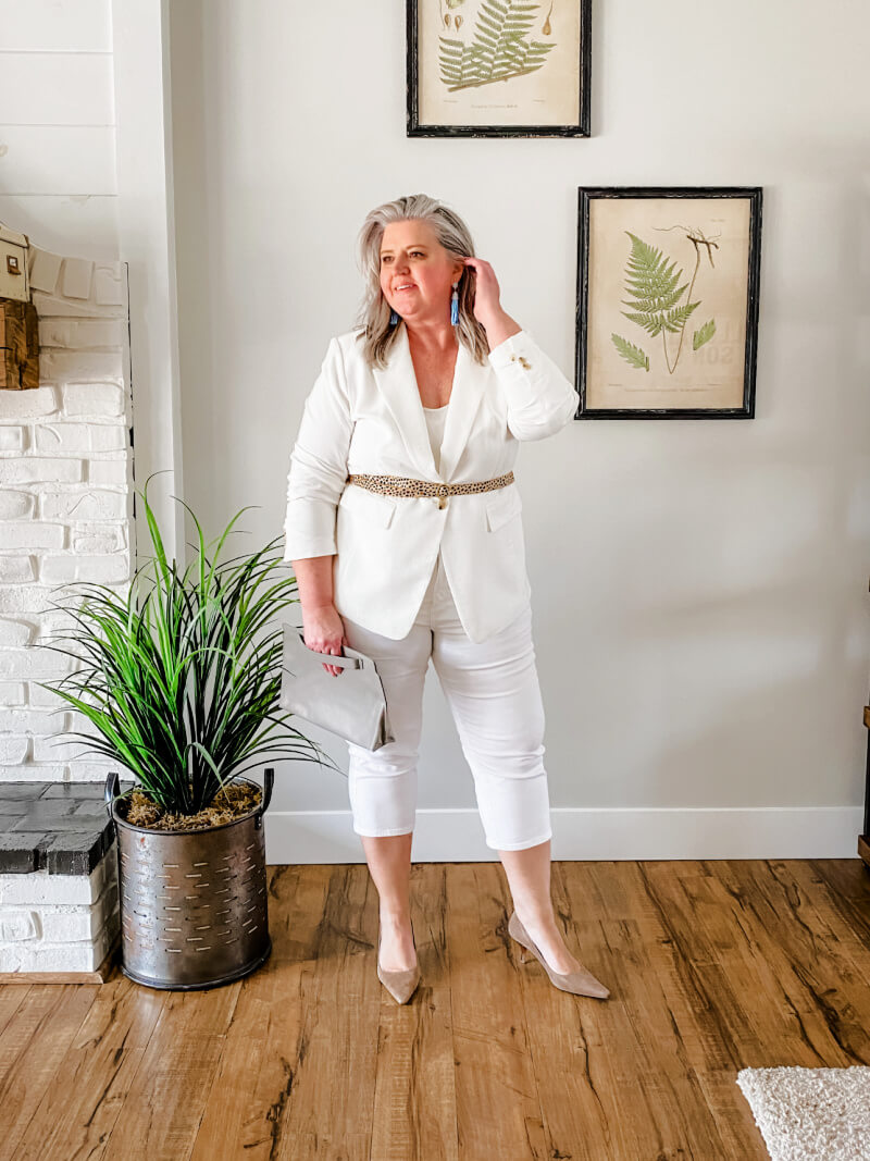 Cropped jeans can be hard to style and keep a lean look. But if you love  them, here are 4 ways to style white cropped jeans.  #fashionover50 #plussizeover50 #over50andplussize #plussizespringoutfitideas