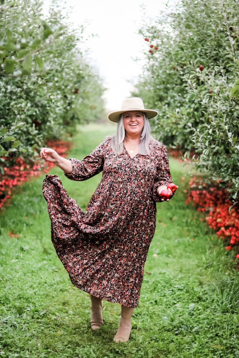 I've rounded up some thanksgiving outfit ideas for curvy menopausal women. Look polished, cover your arms, and keep your cool.

#plussizefashion #thanksgivingoutfitideas #fashionforcurves #outfitideasforwomenover50 #over50outfitideas #midsizefashion #menopausalfashion #floraldress