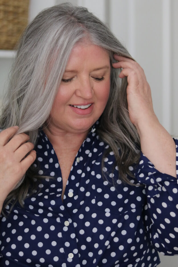 How to have gray hair without looking old is easy with Hair Biology and these 7 tips. #silverhair #grayhair #hairbiologysilver&glowing #hairbiologyreview #saltandpepperhair #longgrayhair #grayhairinspiration #grayhairtransition #transitiontograyhair #showyouragewithoutshame #showyourage