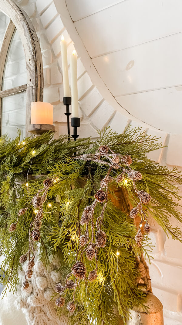 Easy steps to take to create a simplified Christmas decor without looking like the Grinch stole your Chirstmas. #naturalchristmasdecor #greenandgoldchristmasdecor #simplechristmasdecor #naturalelementschristmasdecor #modernfarmhousechristmasdecor #christmasdecor #christmasdecorideas #christmasmantleideas #mantledecor
