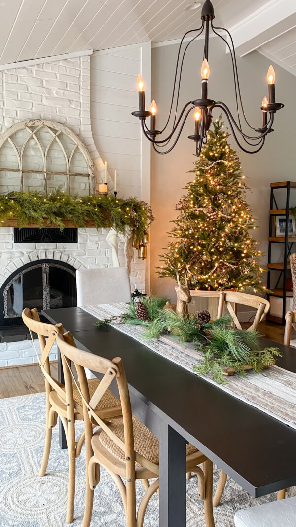 Easy steps to take to create a simplified Christmas decor without looking like the Grinch stole your Chirstmas. #naturalchristmasdecor #greenandgoldchristmasdecor #simplechristmasdecor #naturalelementschristmasdecor #modernfarmhousechristmasdecor #christmasdecor #christmasdecorideas #fireplaceindiningroom #paintedbrickfireplace #christmasmantleinspiration