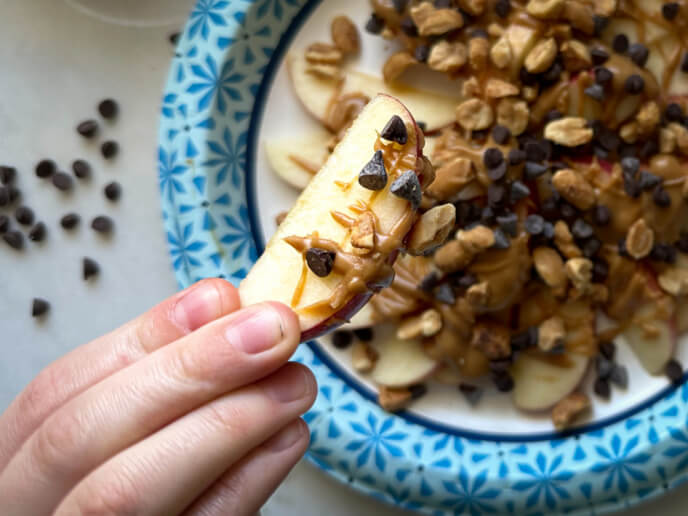 Apple nachos make a fun treat you  and your kids will love. 
Sliced Apples
Peanut Butter
Mini Chocolate Chips
Salted Peanuts
Optional:
Honey, Caramel, Sprinkles, Sea Salt