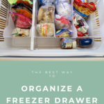 If you have a bottom freezer pullout drawer that's a hot mess, I right there with you. But, I finally figured out how to organize a pullout freezer drawer and it's so simple! #kitchenorganization #freezerorganization #refrigeratororganization #bottomfreezerorganization #freezerdrawer organization